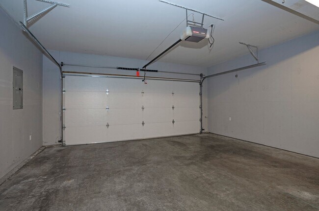 Building Photo - Very Nice 3 Bedroom Home - Cul de sac!