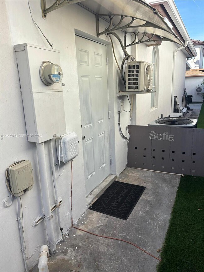 Building Photo - 15535 SW 10th St