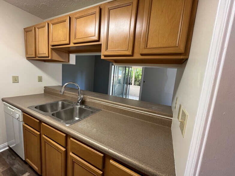 Building Photo - 2007 Halyard Ln