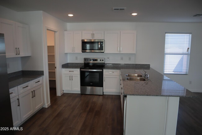 Building Photo - 1267 W Flowstone Trl