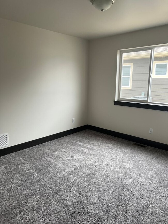 Building Photo - Brand New 3 Bed 2.5 Bath with double attached garage in Belgrade