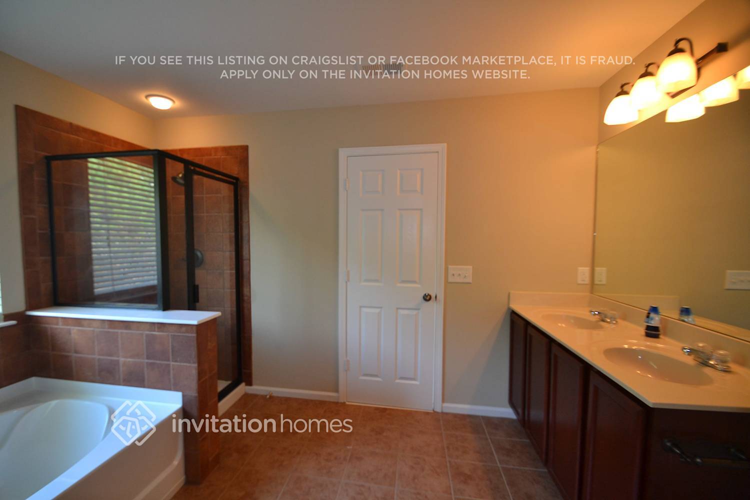 Building Photo - 2575 Meadow Trace Dr