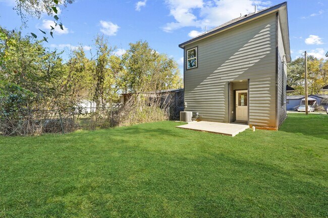 Building Photo - 8687 Sassafras