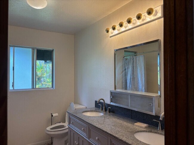 Building Photo - 2 Bedroom / 1 Bath House in HPP