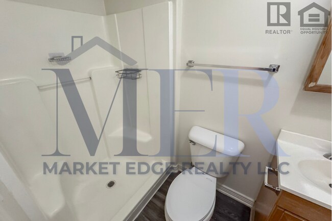 Building Photo - 3Bed/2.5Bath Townhouse at 24th St/Thomas! Ready for Immediate Move-In!