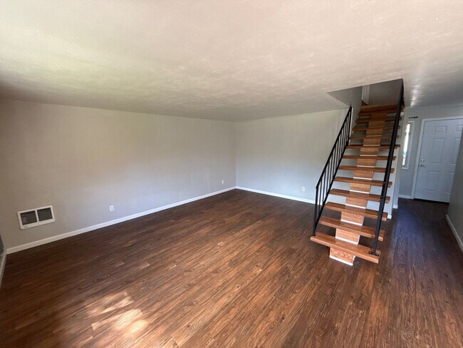 Building Photo - 4776 Buffalo Dr SE