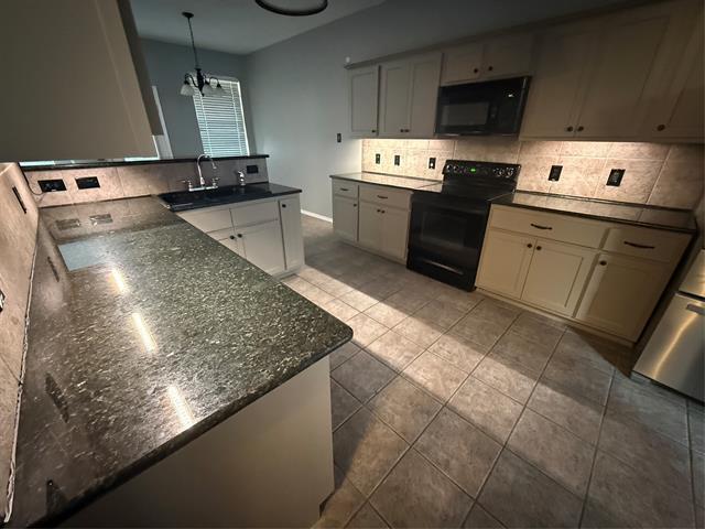Building Photo - 4000 Juniper Ct