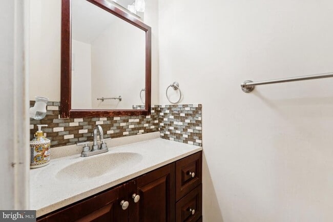 Building Photo - 14430 Bakersfield Ct