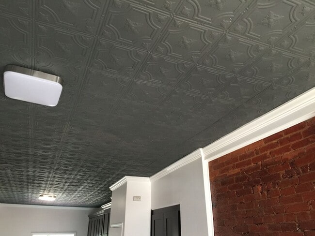 Building Photo - Updated Renovation - South Side Flats