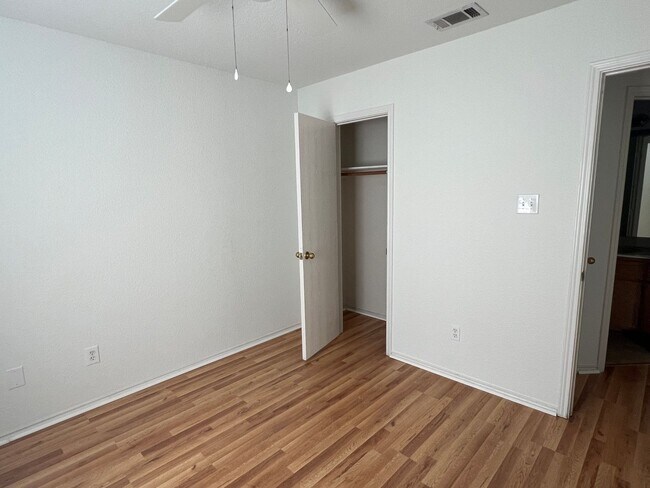 Building Photo - 2704 Alma Dr