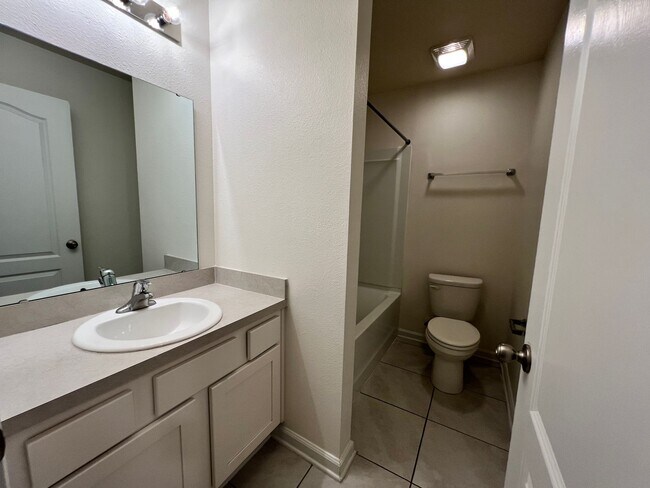 Building Photo - *COMING SOON* - 3/2.5 Townhome in Bridgewater Community