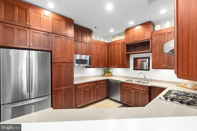 Building Photo - 830 Belmont Bay Dr