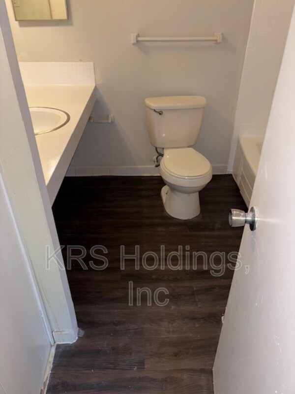 Building Photo - 800 Brook Hill Rd