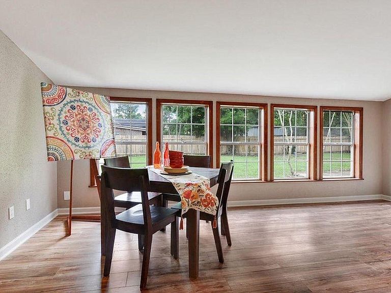 Building Photo - 162 Grand Ave