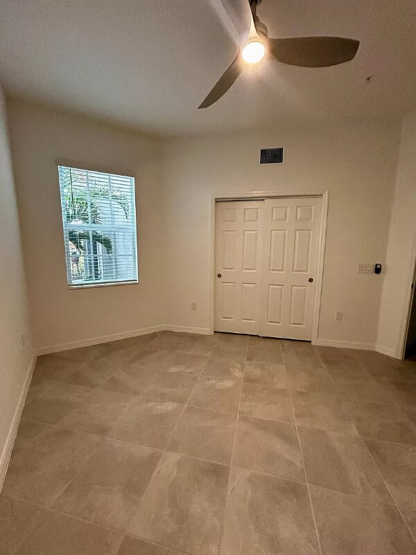 Building Photo - 12021 Santaluz Dr
