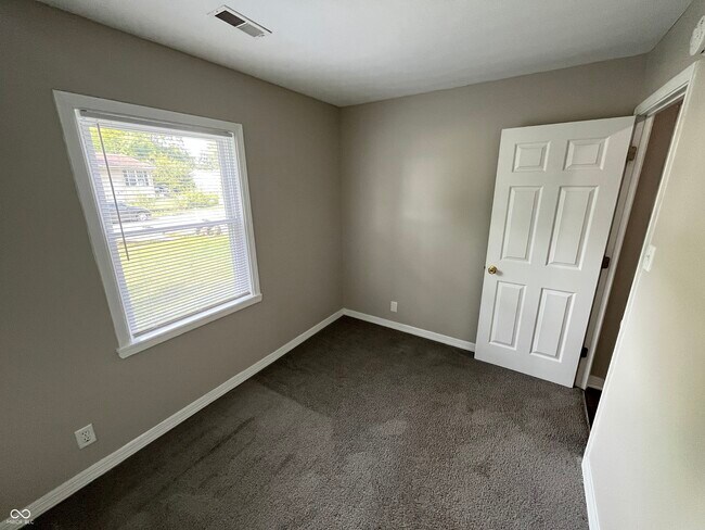 Building Photo - 3831 Bennett Dr