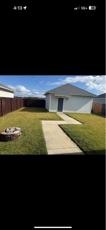 Building Photo - 2129 Sedges Ave