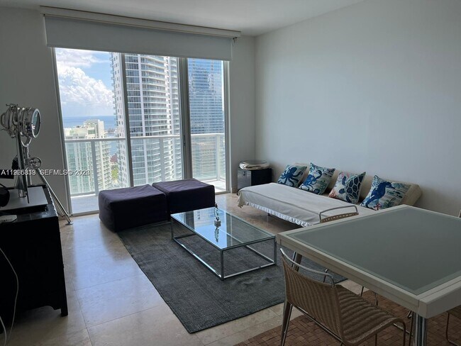 Building Photo - 1155 Brickell Bay Dr