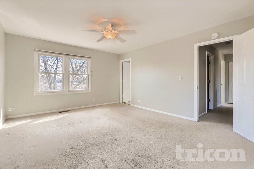 Building Photo - 2453 Crescent Ln S