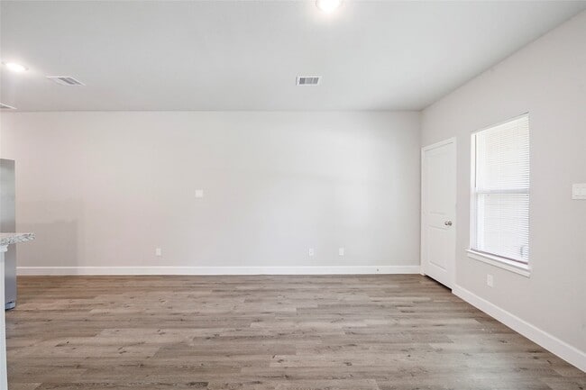 Building Photo - 414 Avenue H