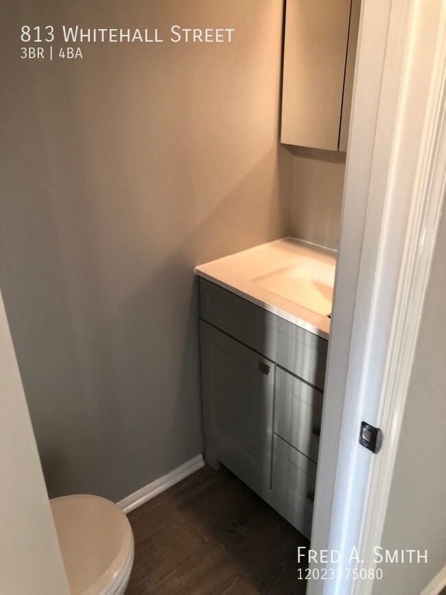 Building Photo - 813 Whitehall St