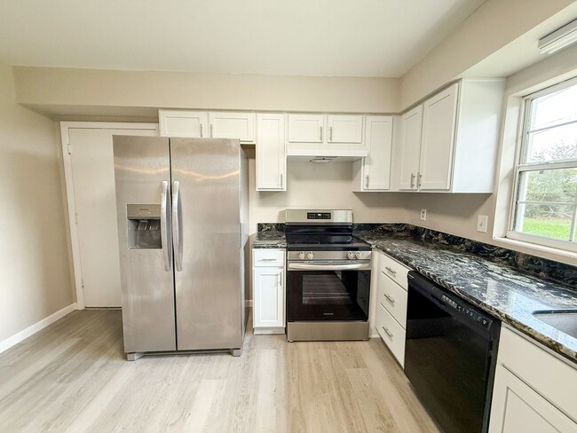 Building Photo - 3331 NW 27th Ave