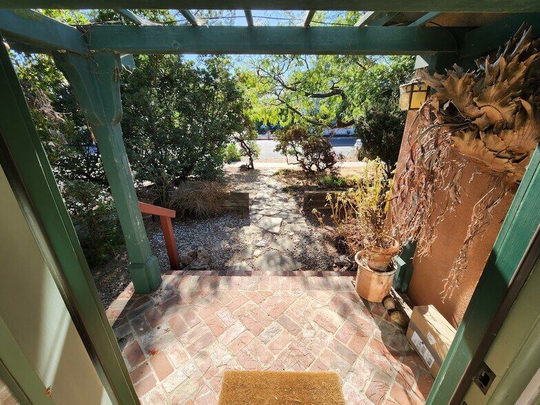 Building Photo - 12914 Rose Ave