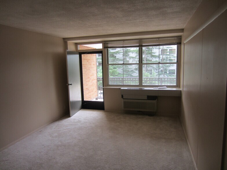 Dining room - 2030 N. Adams Street
