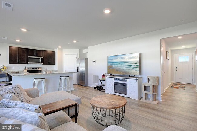 Building Photo - 134 Charming Frst Ave