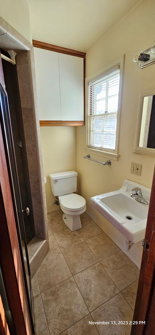 Building Photo - Centrally Located Small Cottage Studio with Private Yard