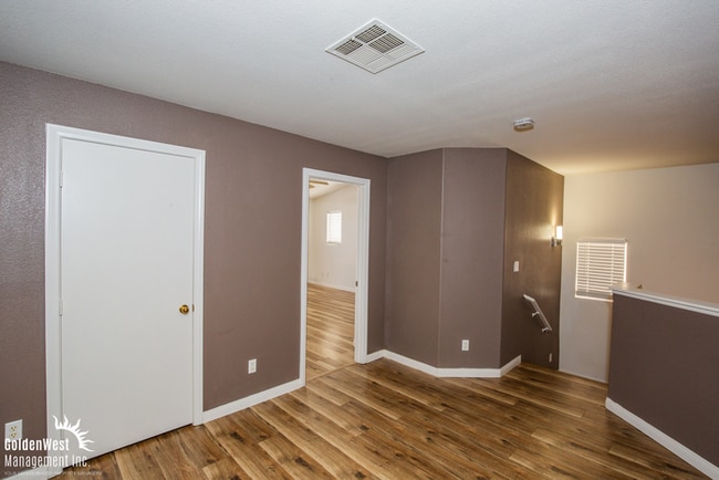 Building Photo - Beautifully Maintained 2Bdm 2Ba Townhome i...