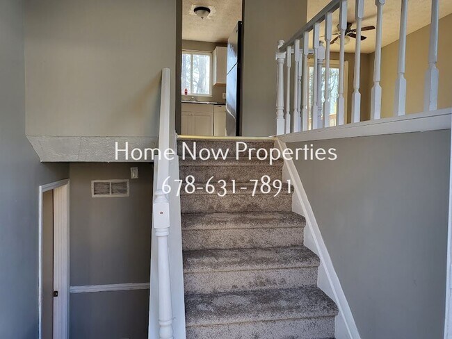 Building Photo - Beautiful 5 bedroom/3 bath in Stone Mountain!