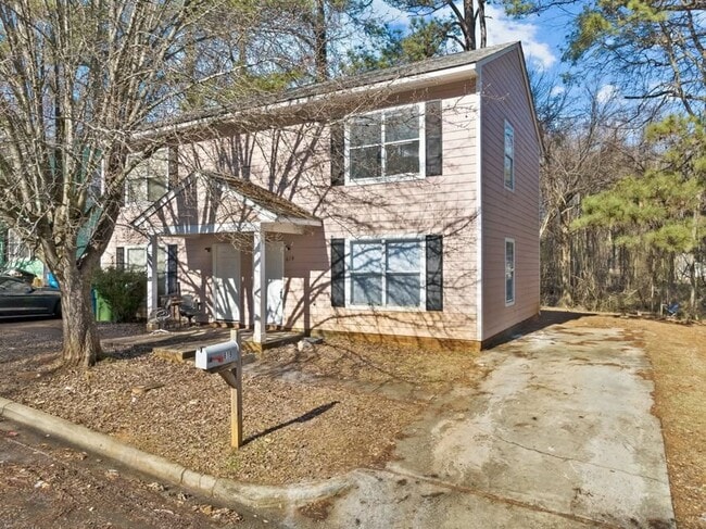 Building Photo - 614 Hilltop Dr