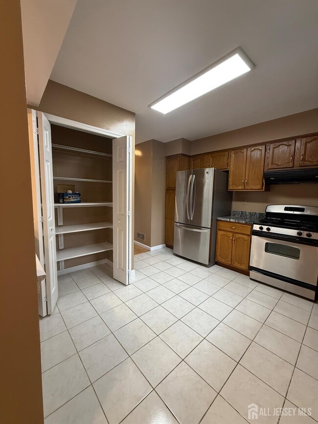 Building Photo - 2802 Deerfield Dr