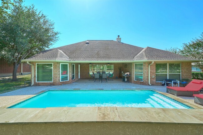 Building Photo - 121 April Waters Dr N