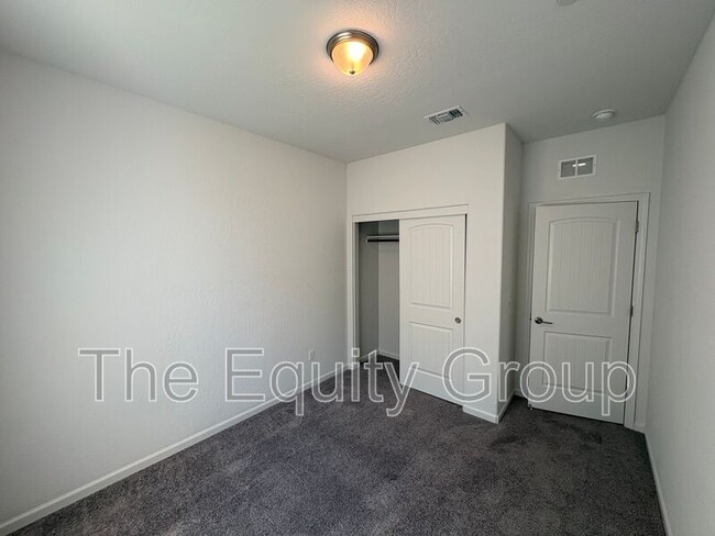 Building Photo - 3036 N Parkside St