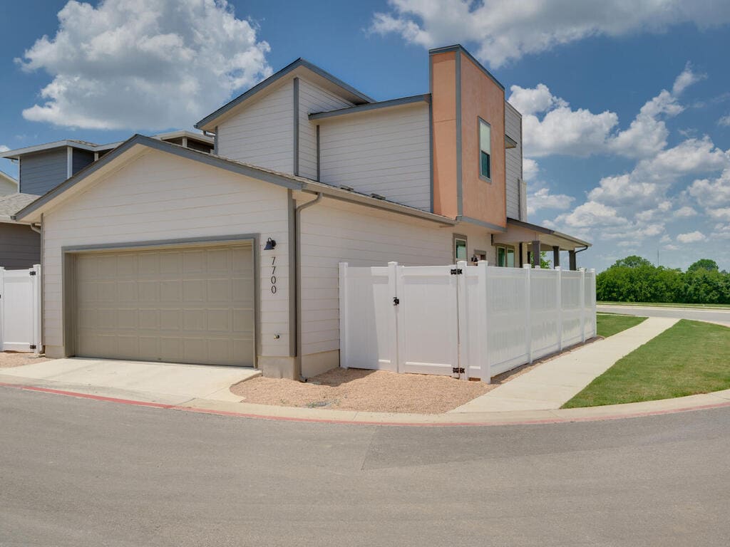 Building Photo - 7700 Dylan Dr