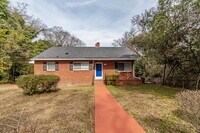 Building Photo - 2113 Cresswell Dr