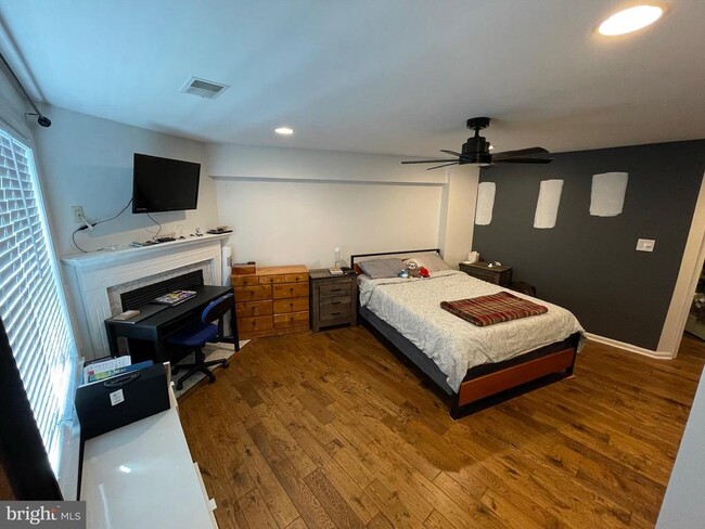 Building Photo - 7321 Castleberg Ct