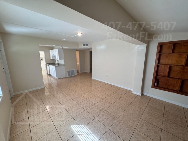 Building Photo - Lovely 3/2 in Orlando, FL - Move-In Specia...