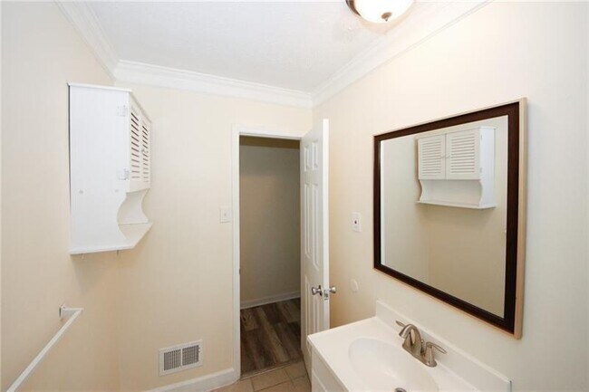 Building Photo - 1616 W Kellogg Cir