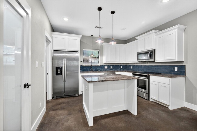 Building Photo - 211 W Murray St