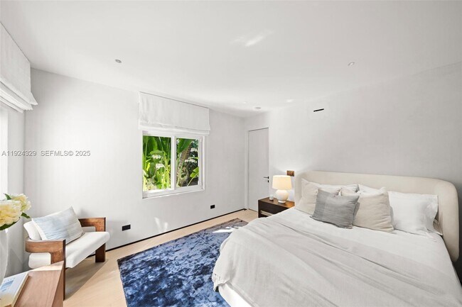 Building Photo - 244 W San Marino Dr