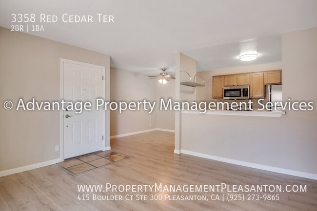 Building Photo - Welcoming 2 bed, 1 bath 750 sq ft condo lo...