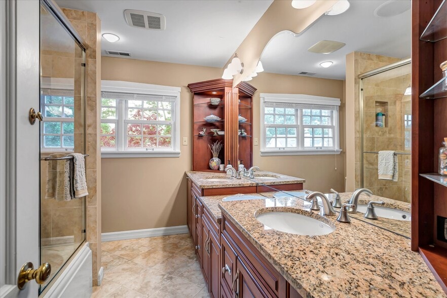 Building Photo - 15 Brazillian Ct