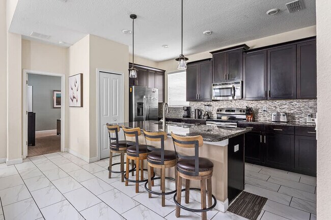 Building Photo - 4702 Sleepy Hollow Dr