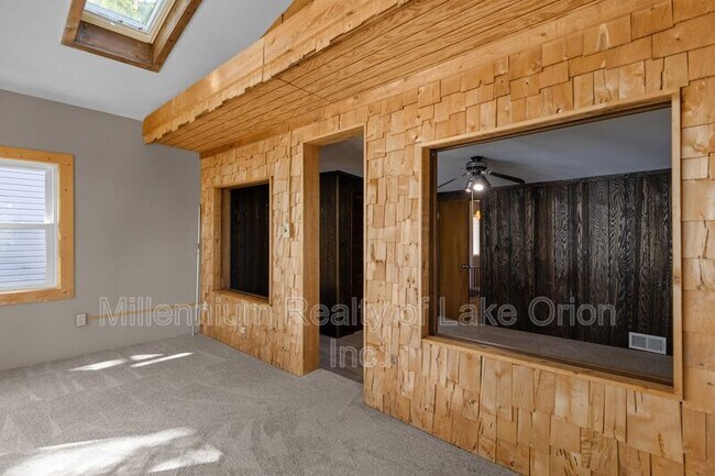 Building Photo - 391 Shady Oaks St