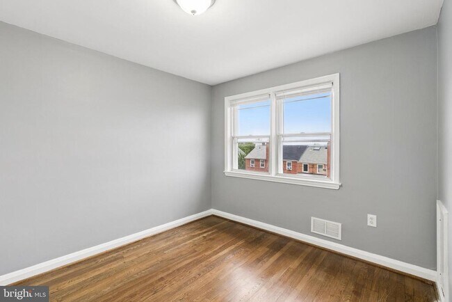 Building Photo - 7136 Eastbrook Ave