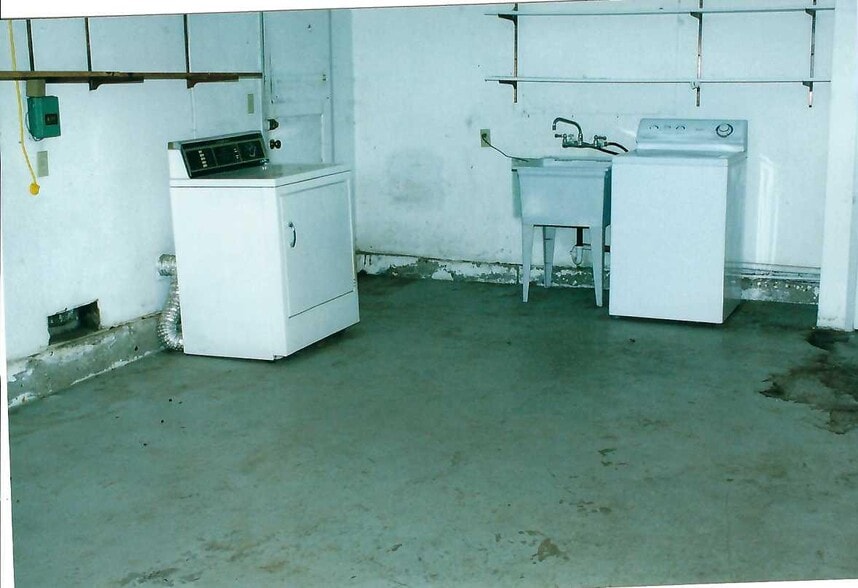 Building Photo - 2800 Roosevelt Ave