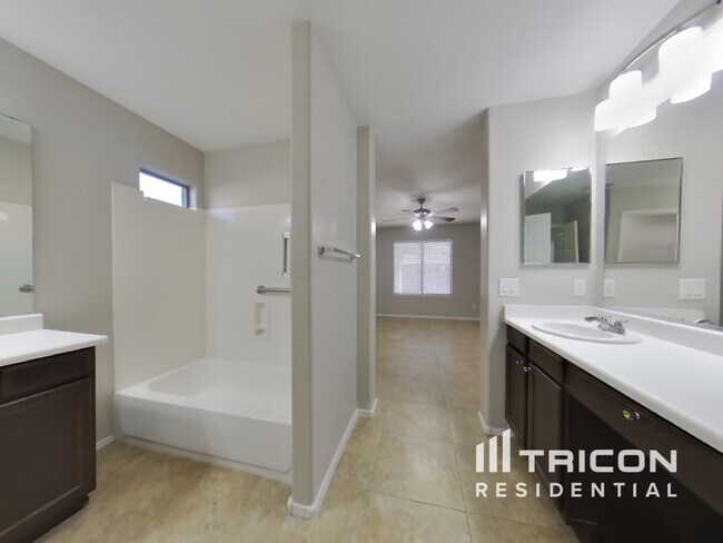 Building Photo - 43780 Elm Dr